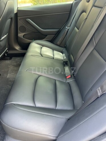 Tesla Model 3-8