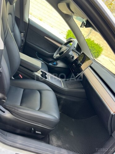 Tesla Model 3-11