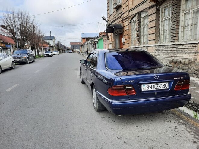 Mercedes E 200 1995, 380,000 km - 2.0 л - Şəki