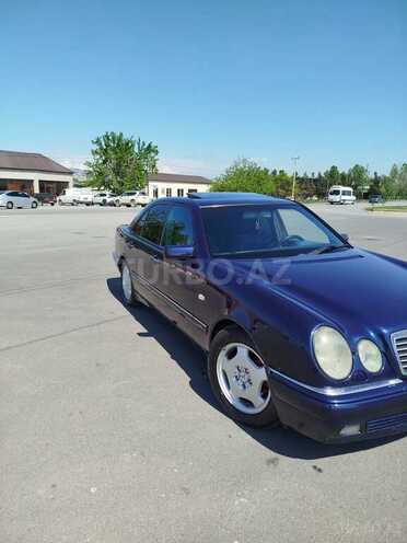 Mercedes E 240-6