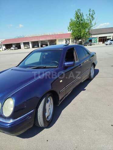 Mercedes E 240-4