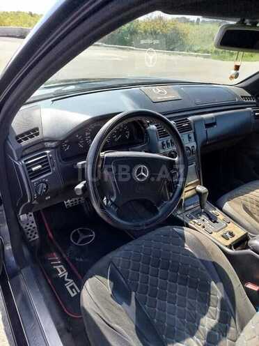 Mercedes E 240-3