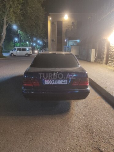 Mercedes E 240-9