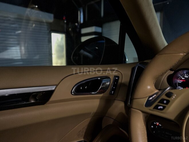 Porsche Cayenne-11
