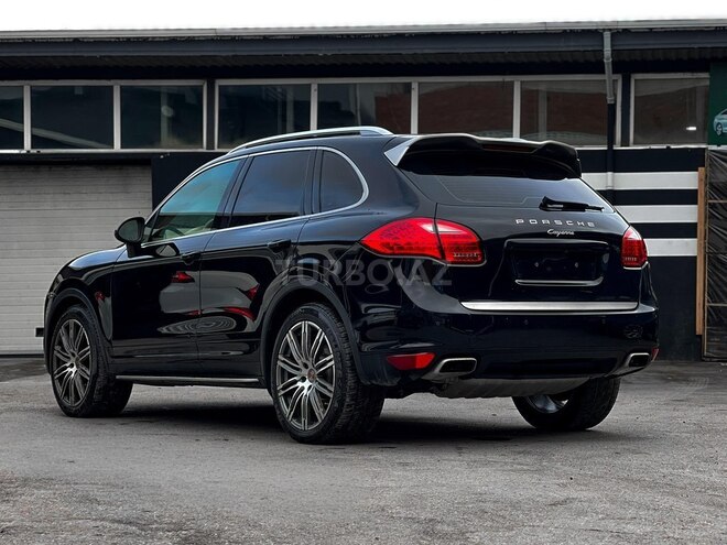 Porsche Cayenne-4