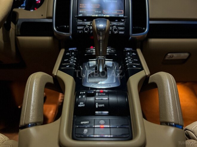 Porsche Cayenne-9