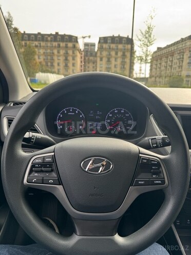Hyundai Accent-15