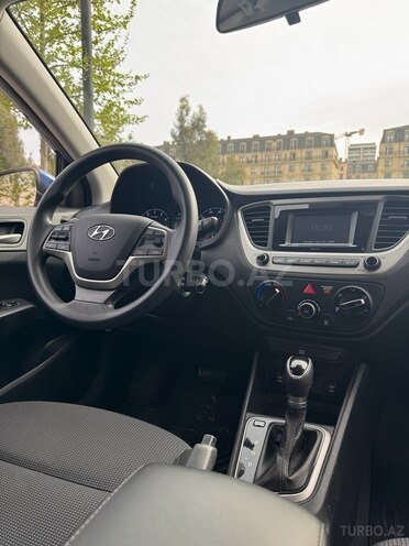Hyundai Accent-14