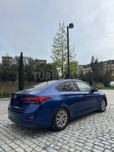 Hyundai Accent-7