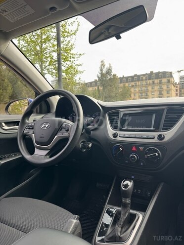 Hyundai Accent-10
