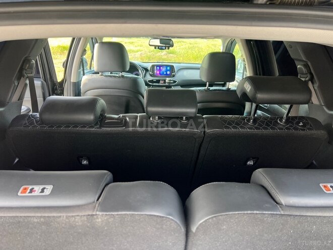 Hyundai Santa Fe-13