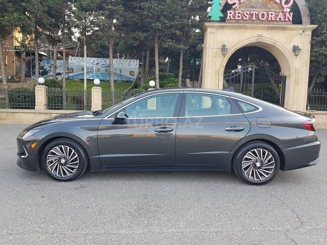 Hyundai Sonata-12