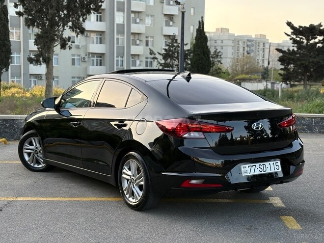 Hyundai Elantra-4
