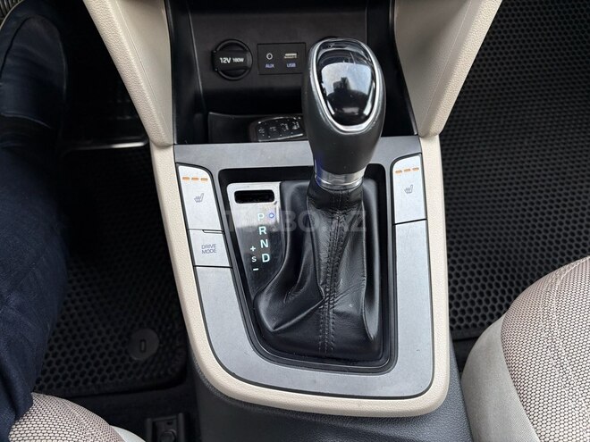 Hyundai Elantra-14