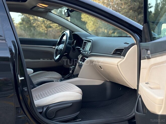 Hyundai Elantra-8