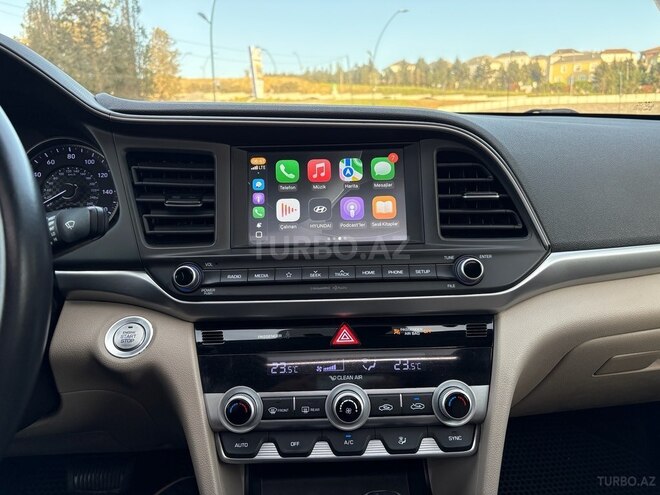 Hyundai Elantra-13