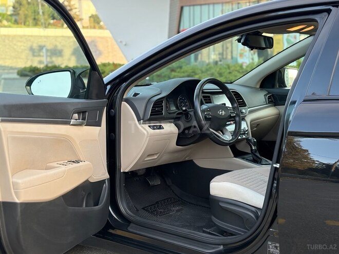 Hyundai Elantra-7