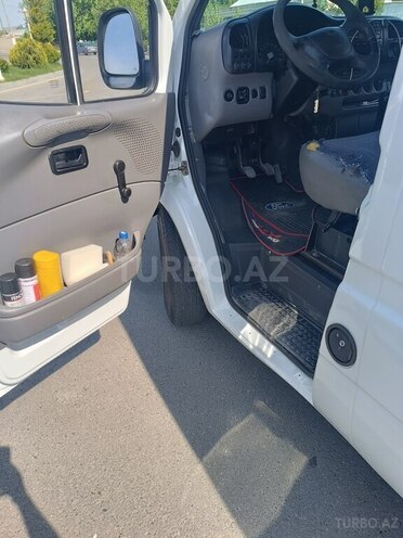 Ford Transit-10