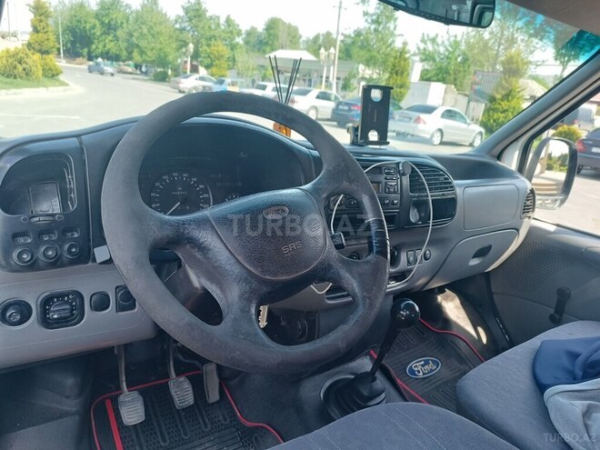 Ford Transit-11