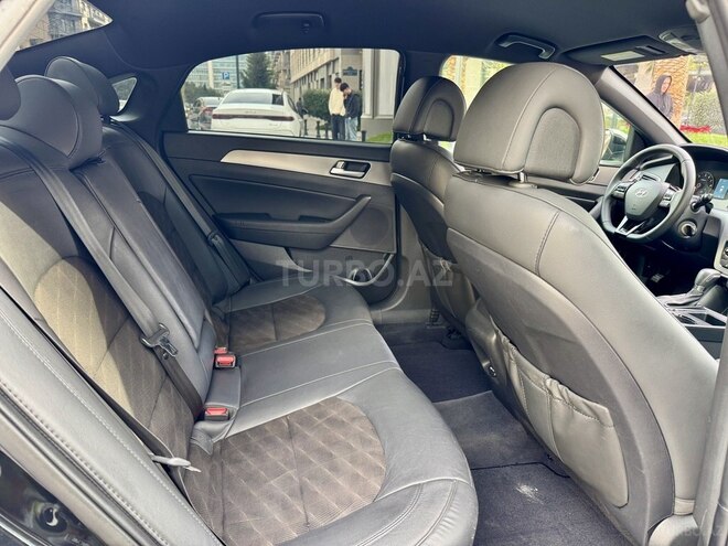 Hyundai Sonata-17
