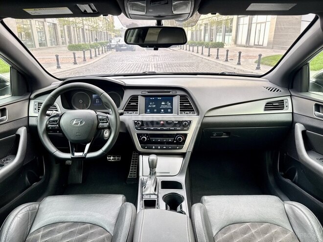 Hyundai Sonata-14