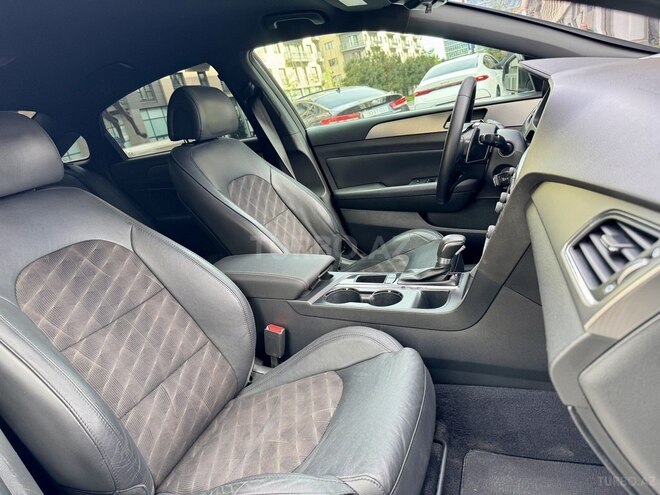 Hyundai Sonata-15