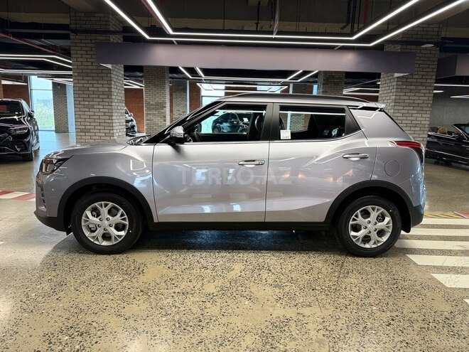 KG Mobility Tivoli-12