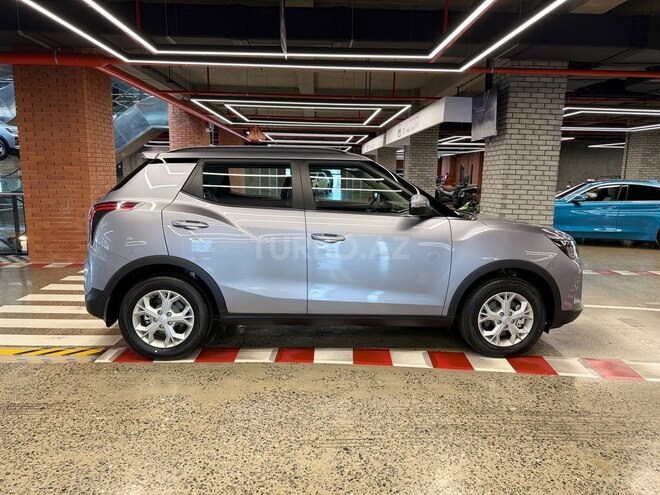 KG Mobility Tivoli-13