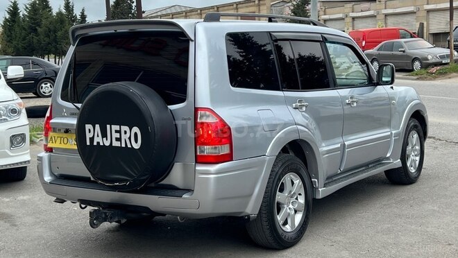 Mitsubishi Pajero-2