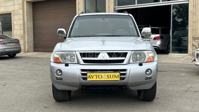 Mitsubishi Pajero-8