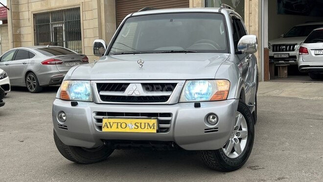Mitsubishi Pajero-5