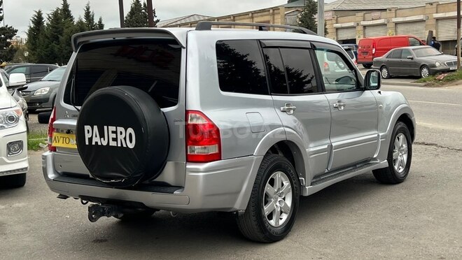 Mitsubishi Pajero-7