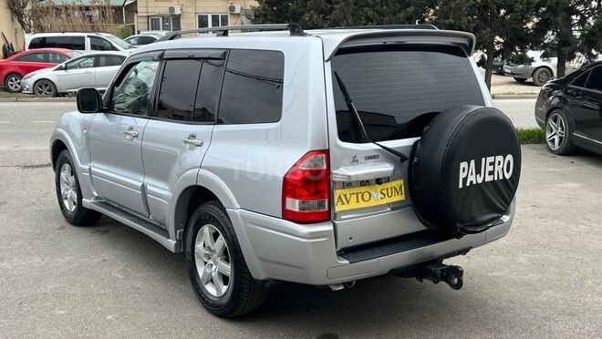 Mitsubishi Pajero-11