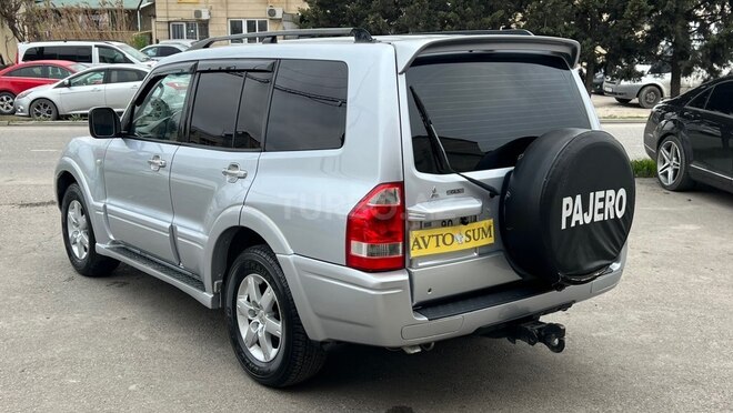 Mitsubishi Pajero-12