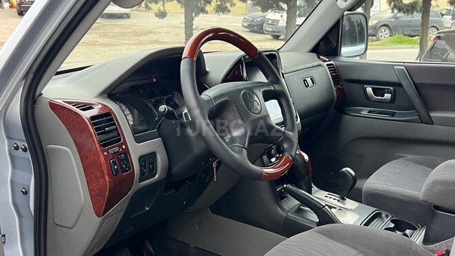 Mitsubishi Pajero-14