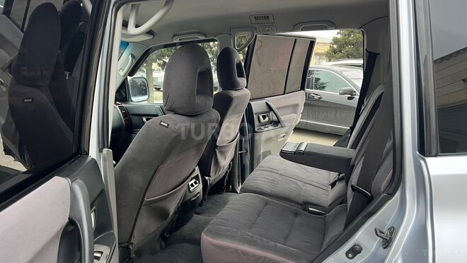 Mitsubishi Pajero-13