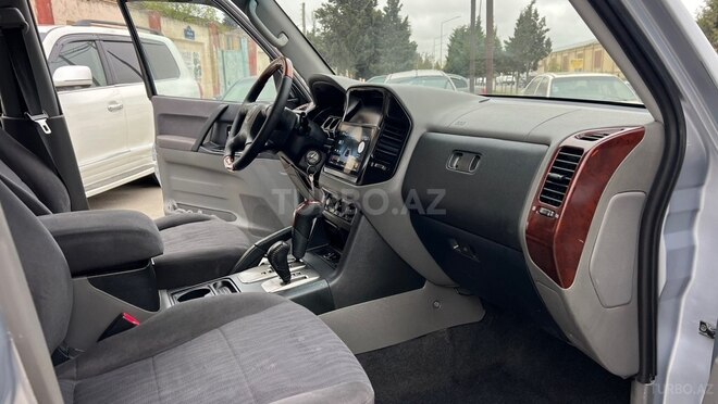 Mitsubishi Pajero-20