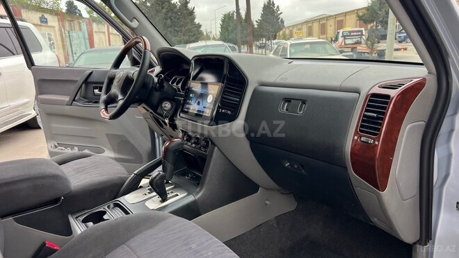 Mitsubishi Pajero-18