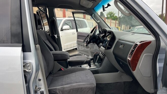 Mitsubishi Pajero-19