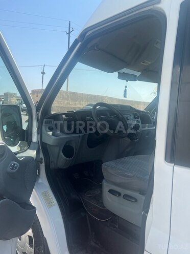 Ford Transit-19