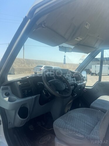 Ford Transit-20