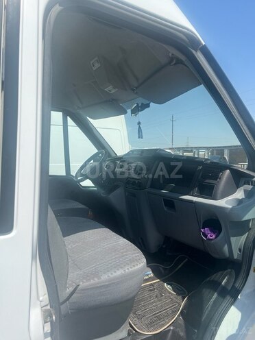 Ford Transit-16