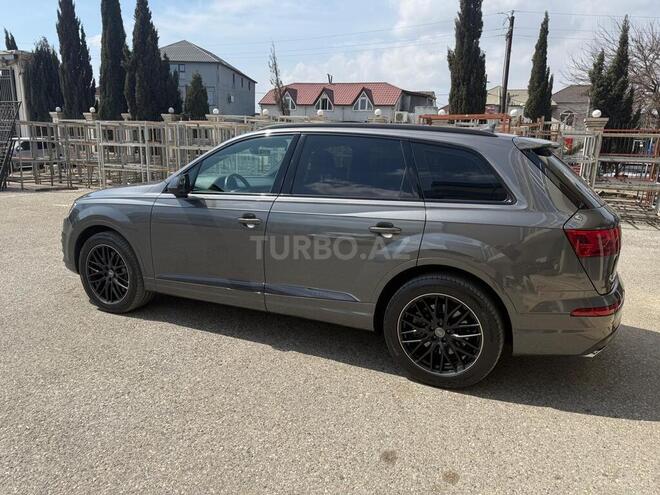 Audi Q7-6