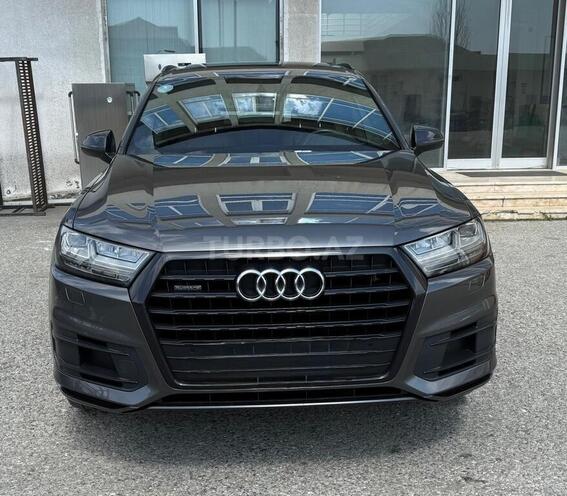 Audi Q7-1