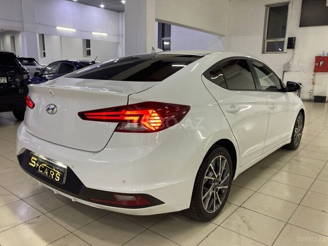 Hyundai Elantra-8