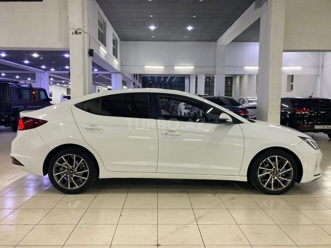 Hyundai Elantra-7
