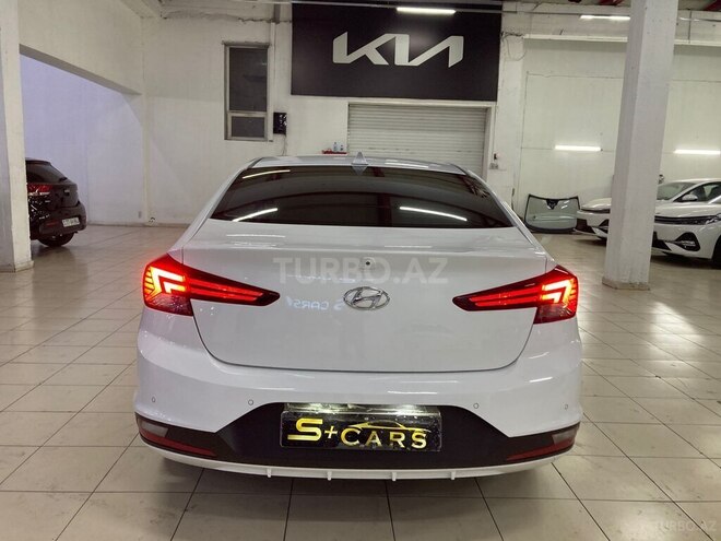 Hyundai Elantra-10