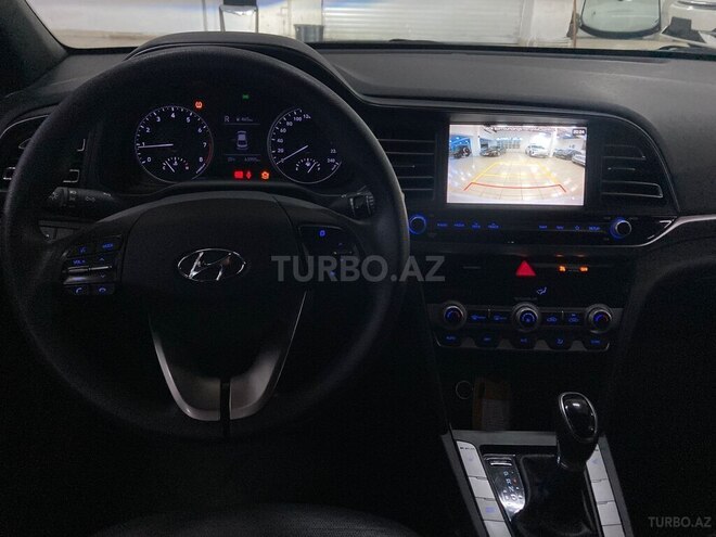 Hyundai Elantra-21