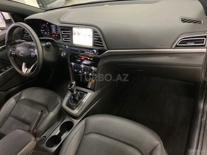 Hyundai Elantra-23
