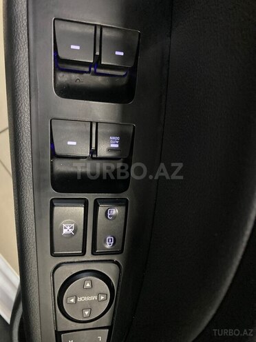 Hyundai Elantra-24
